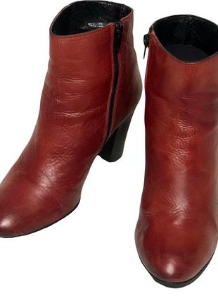 Шкіряні жіночі напівчоботи