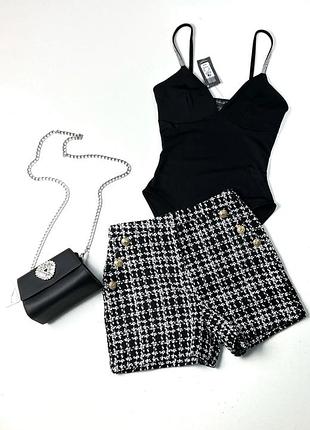 Актуальні твідові шортики new look