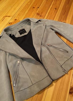 Байкерская куртка из искусственной замши бренда mohito3 фото
