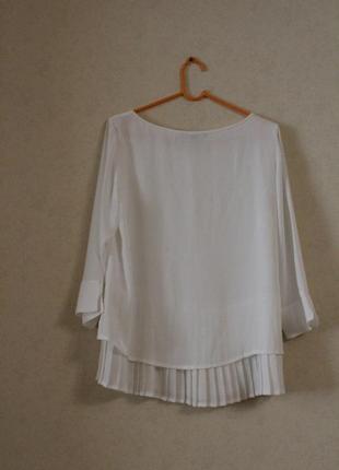 Белая двухслойная шифоновая блуза с плиссировкой4 фото