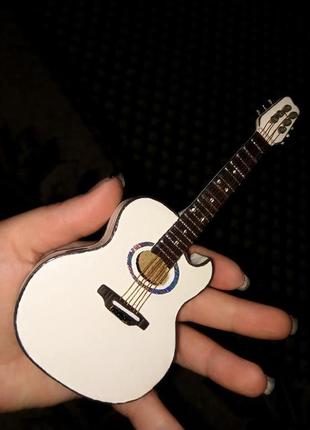 Гітара для ляльки під замовлення подарунок сувенір ручна робота2 фото
