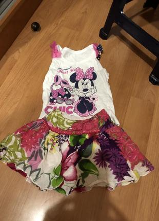 Фірмова футболка і спідничка