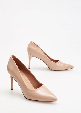 Ladies` pumps . туфлі на шпильці . лодочки . елегантні голові туфлі