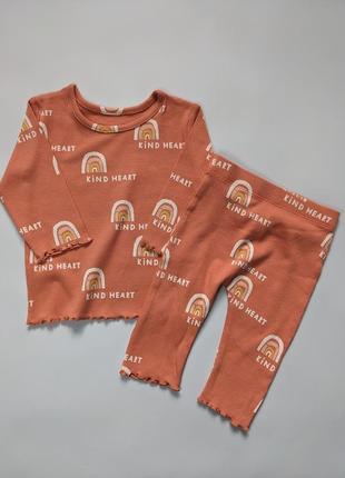 Костюмчик для девочки кораллового цвета