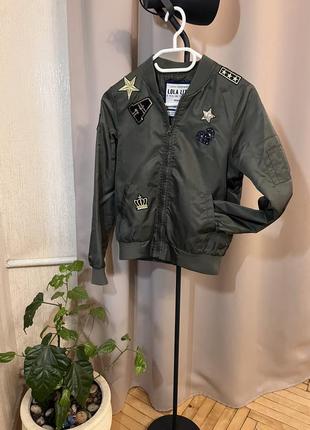 Бомбер с нашивками ветровк жакет плащ, размер 36-38