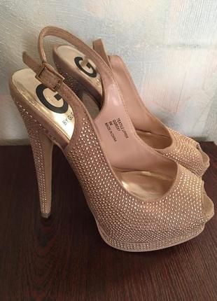 Шикарные босоножки 35 размер