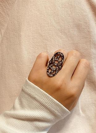 Черное кольцо с камнями 16 размер