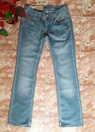 Sale.фирменные джинсы alamcon с желтой  вышивкой, 28.