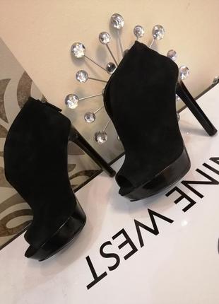 Туфлі замшеві ботильйони nine west