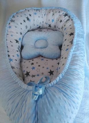 Кокон ( позиционер , гнездышко) для новорожденных голубой со звездами + подушечка ортопедическая плюш бязь1 фото