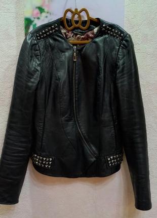 Продам стильную кожаную курточку косуху. размер хл. дам замеры.  дополнительно кину фото на мне или видеообзор.