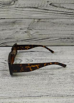 Сонцезахисні окуляри жіночі коричневі у глянцевій оправі3 фото