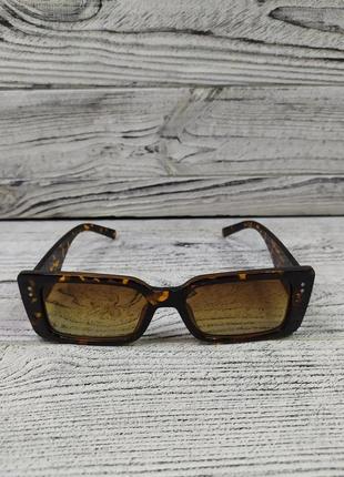 Сонцезахисні окуляри жіночі коричневі у глянцевій оправі2 фото
