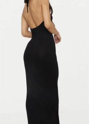 Чорна сукня плаття з відкритою спинкою