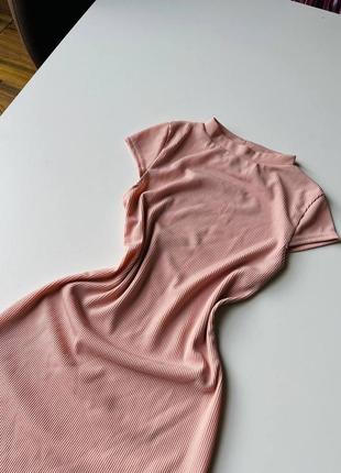 Идеальное пудровое розовое платье в рубчик3 фото