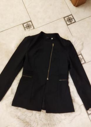 Удлиненный черный пиджак,с-м6 фото