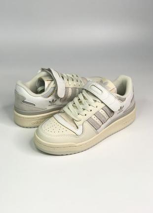 Жіночі кросівки adidas