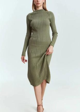 Неймовірна сукня