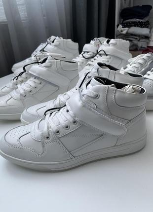 Кросівки zara