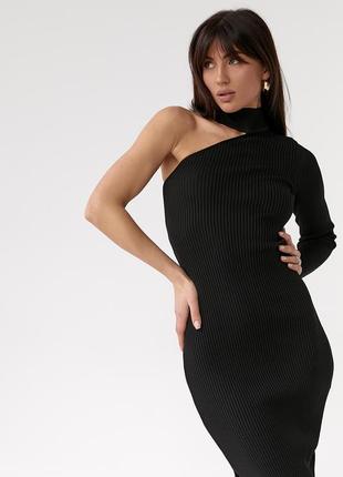 Черное длинное платье миди по фигуре с открытым плечем
