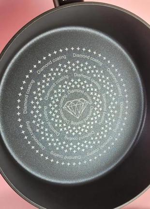 Велика глибока сковорода 24см 2.4л edenberg eb-3491 сковорода з алмазним антипригарним покриттям7 фото