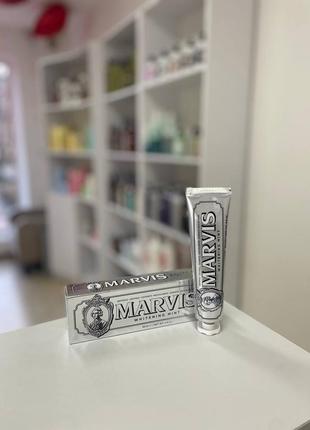 Відбілююча зубна паста marvis whitening mint toothpaste 85ml