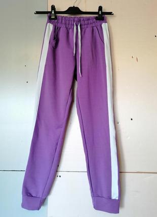 Спортивно прогулочные штаны с лампасами яркого насыщенного фиолетового цвета спортивно-прогулянкові2 фото