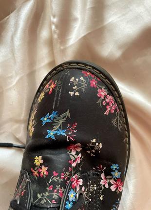 Стильные ботинки в цветочный принт3 фото
