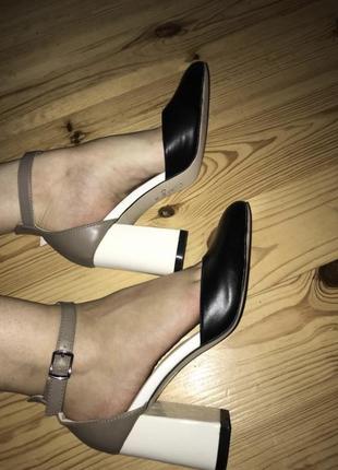 Красиві босоніжки