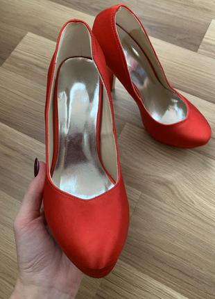Туфли женские красного цвета3 фото
