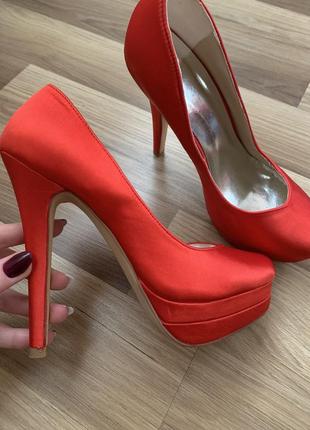 Туфли женские красного цвета2 фото