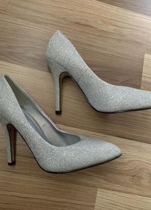 Туфлі жіночі, сріблястого кольору4 фото