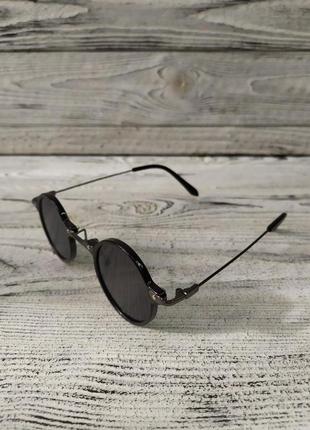 Сонцезахисні окуляри круглі, чорні в пластиковій та металевій оправі5 фото
