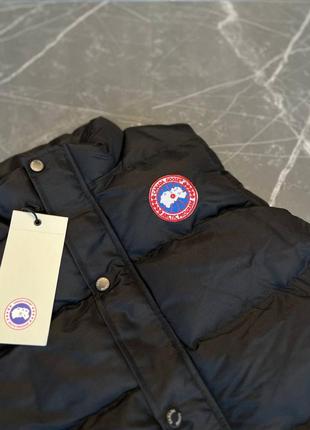 Стеганая черная жилетка canada goose веснушки стеганная жилетка безрукавка canada goose2 фото