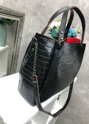 Черная с красным - стильная и вместительная сумка, легко вмещает формат а4, с крокодиловым принтом (4 фото