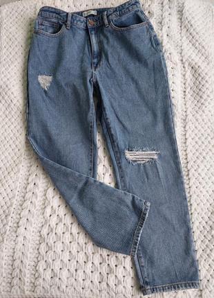 Рваные джинсы с потертостями мом house denim