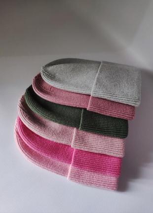 Жіночі базові шапочки в різних кольорах