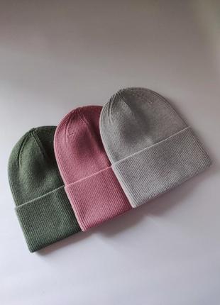 Женские базовые шапочки в разных цветах2 фото