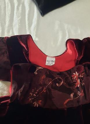 Очень нарядное платье для девочки. разм.104