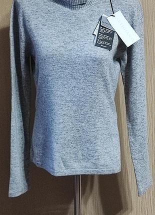 Светр гольф італійського бренда artigiani del cashmere.