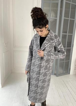 Длинное женское демисезонное пальто с принтом4 фото