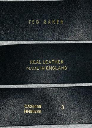 Оригинальный кожаный черный ремень ted baker london с металлической массивной пряжкой золотистого цвета7 фото
