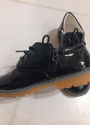 Лакові туфлі для хлопчика 2