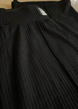 Палаццо женские черного цвета из трикотажа широкий рубчик4 фото