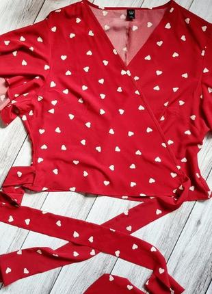 Романтична червона блуза на запах у сердечний принт3 фото