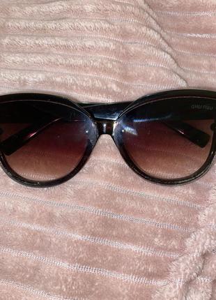 Солнцезащищенные очки коричневая линза