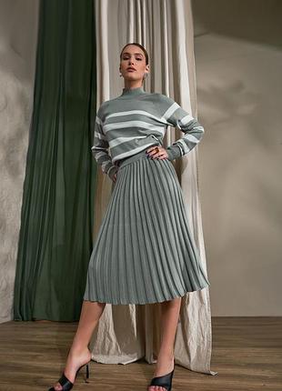 Вязаная плотная короткая юбка плиссе