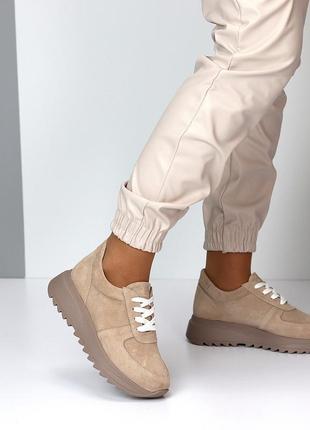 Замшевые кроссовки