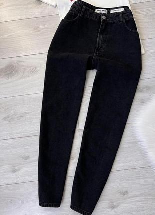 Черные женские джинсы1 фото