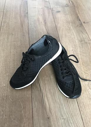 Кросівки чорного кольору1 фото